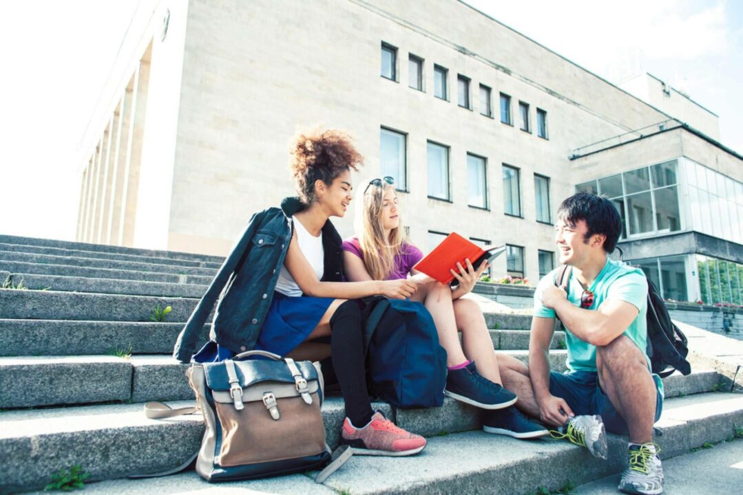 Legaliza tu Título acelera la legalización de títulos universitarios y estudios propios