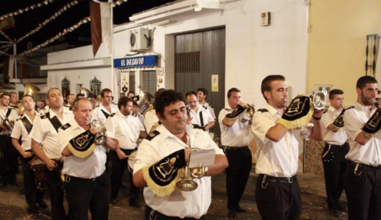Accidente pirotécnico en Sanlúcar la Mayor deja a varios músicos hospitalizados