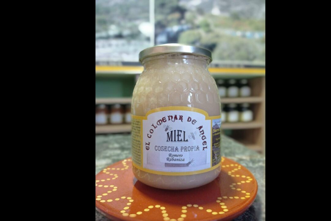 Amplia variedad de sabores en miel cruda, en El Colmenar de Ángel