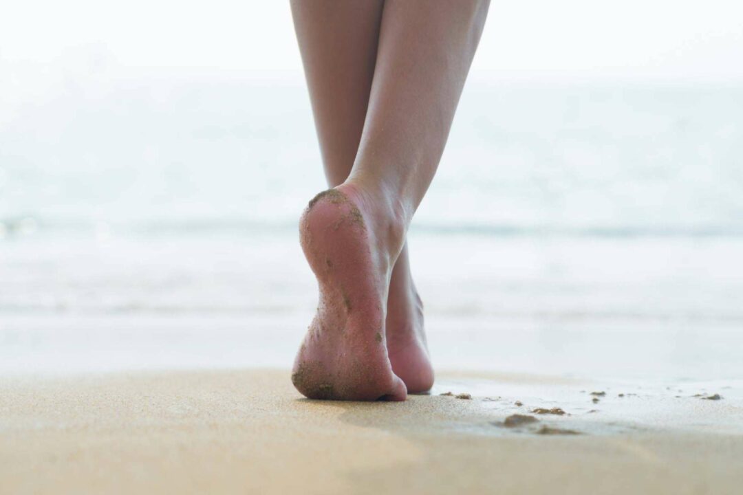 Prevenir y tratar las quemaduras solares en los pies con los consejos del Institut Mèdic DaVinci