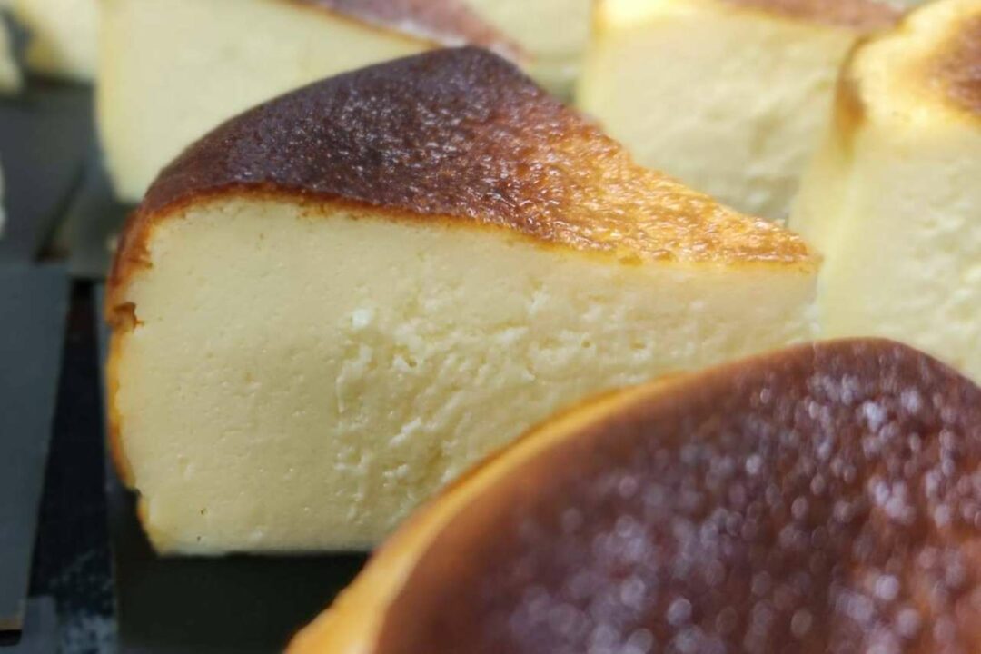 Pastelería Oiartzun, un punto emblemático para disfrutar de la tarta de queso y el pastel vasco