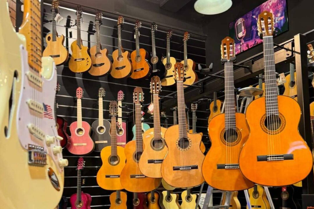 Descubrir la tienda de instrumentos musicales con unas de las mejores ofertas y prepararse para empezar las clases