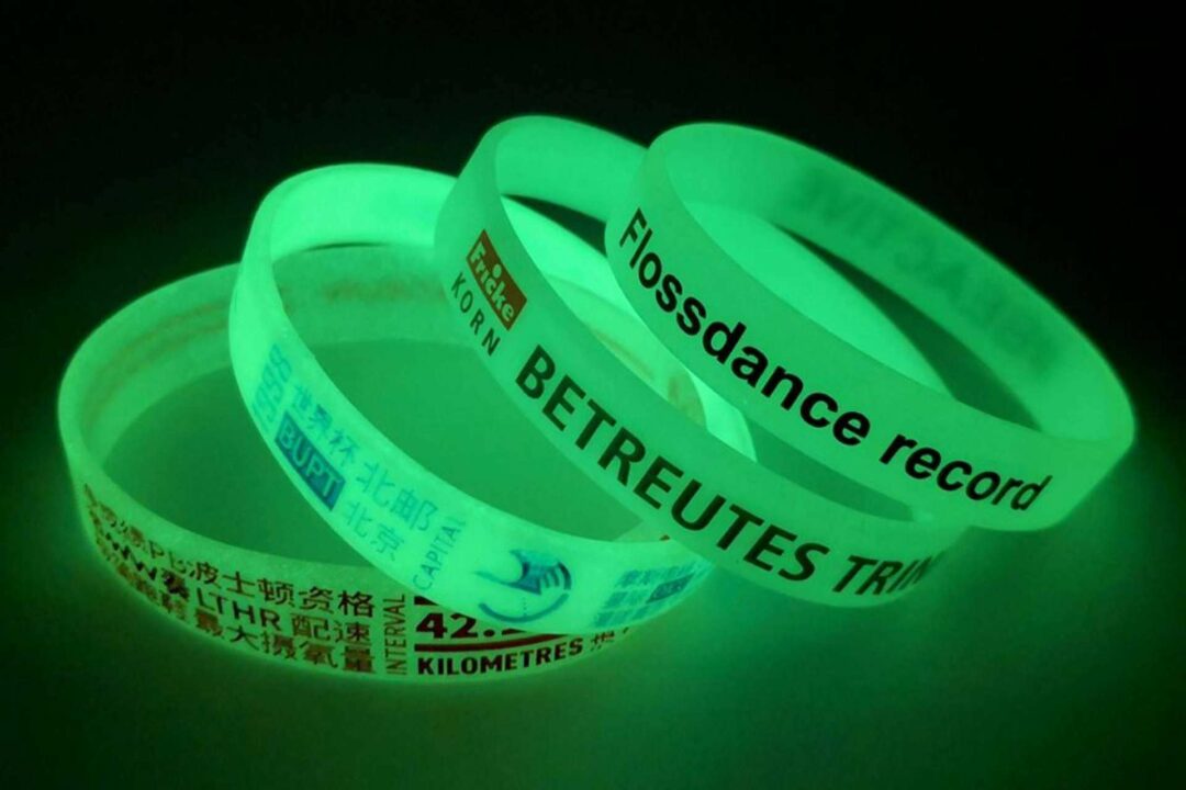 Pulseras de silicona glow in the dark, una opción brillante para eventos nocturnos