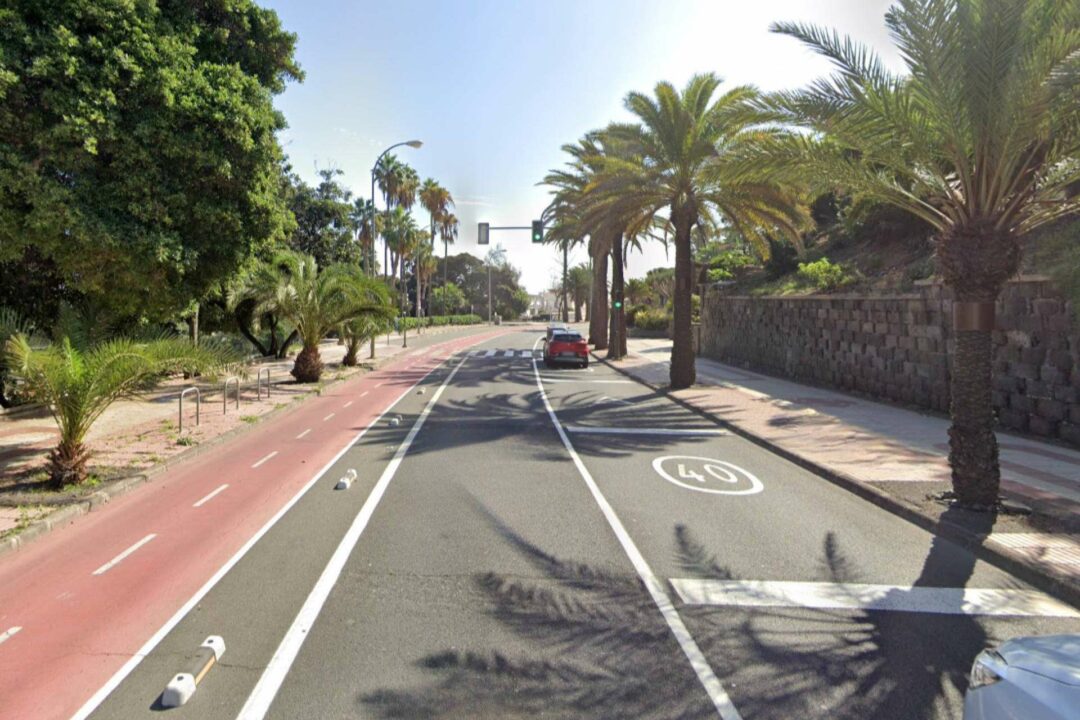 Canarias estrena separadores de carril bici fotoluminiscentes de Abadecom, innovación y seguridad para ciclistas