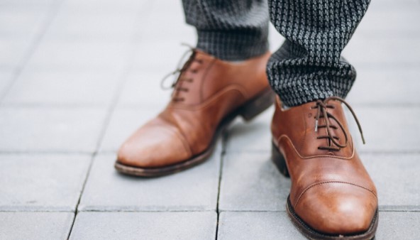 Consejos para combinar zapatos de vestir masculinos