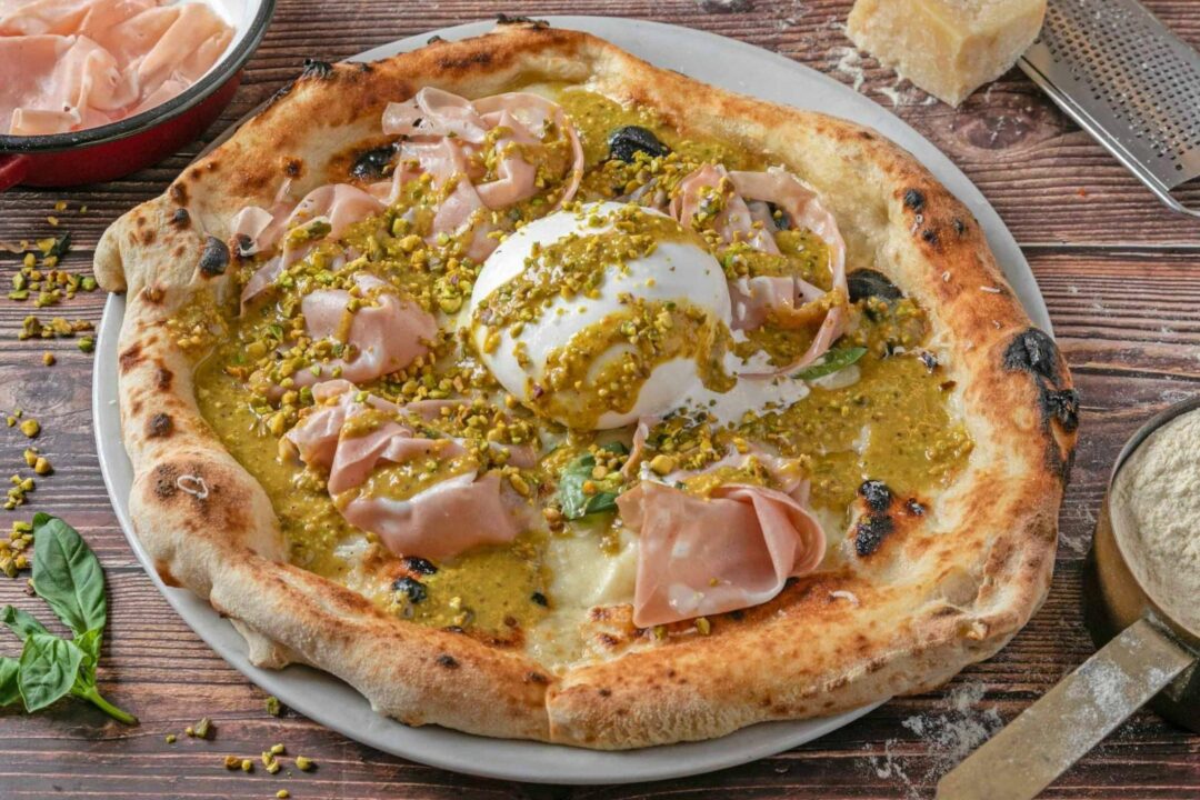 La excelencia de la pizza burrata en Spaccanapoli Da Daniele atrae a foodies en Barcelona