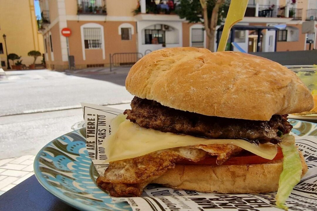 Hamburguesas con ingredientes frescos a domicilio, la demanda generacional