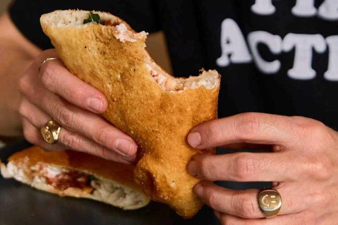 La auténtica pizza frita de Barcelona en Spaccanapoli Da Daniele