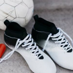 La evolución de los zapatos de fútbol: del cuero pesado a la velocidad