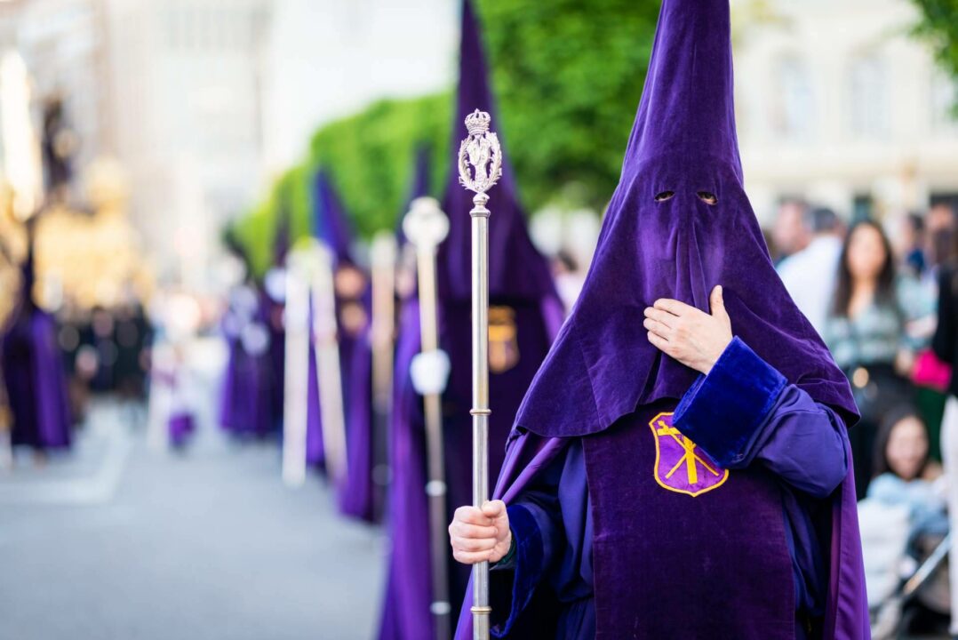 Por qué alquilar un coche en Semana Santa con antelación permite ahorrar dinero