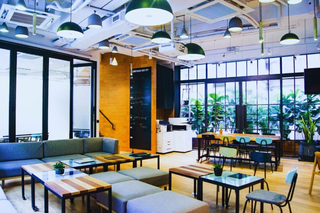 Coworking una alternativa flexible que transforma el entorno laboral moderno