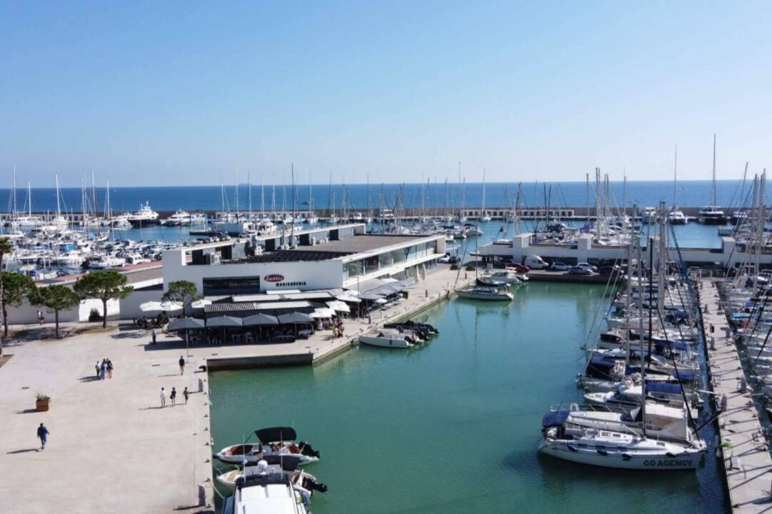 Marisquería Santos Port Ginesta; tradición Mediterránea frente al mar