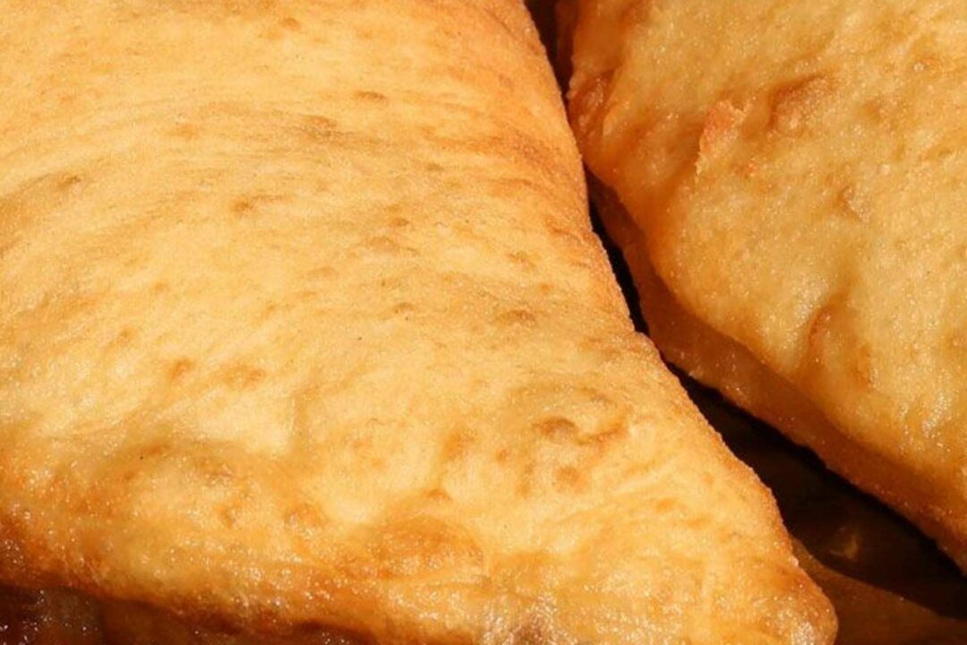 La pizza frita, el emblema de Spaccanapoli Da Daniele en Barcelona