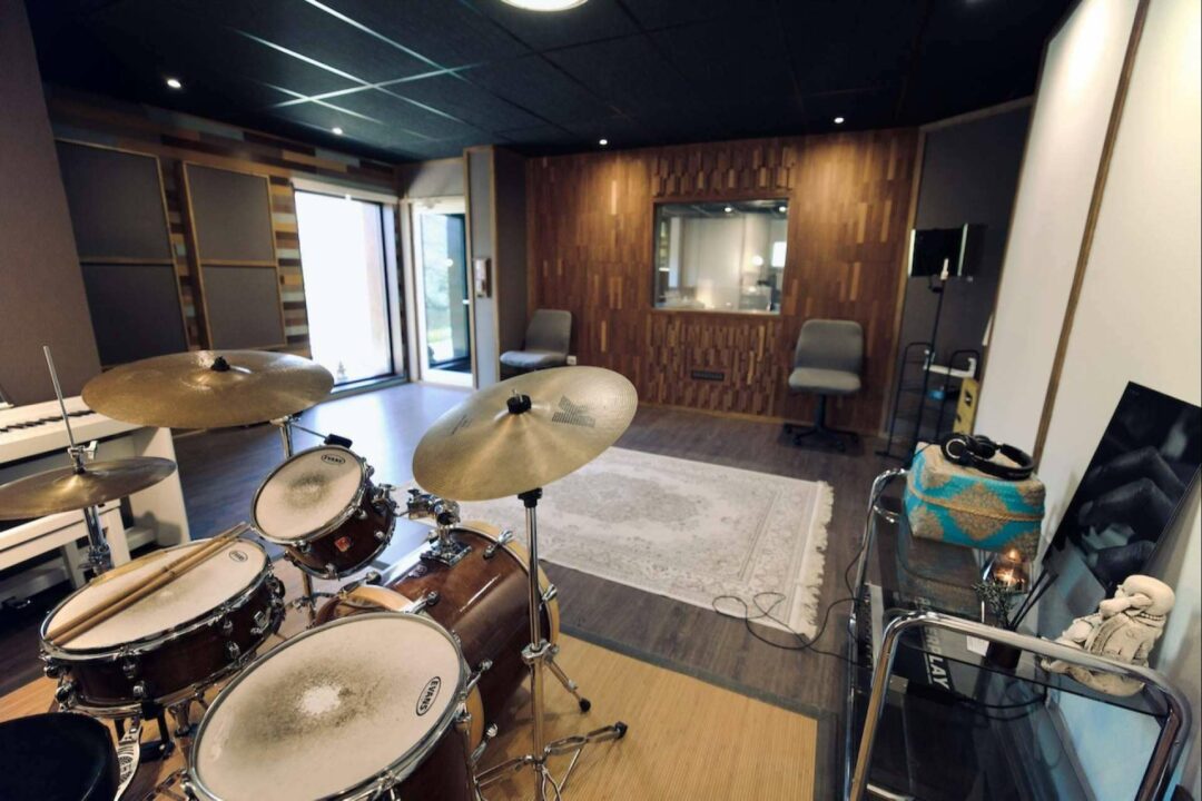 Prasat Bayon Studio; Un refugio creativo para singer-songwriters del siglo XXI