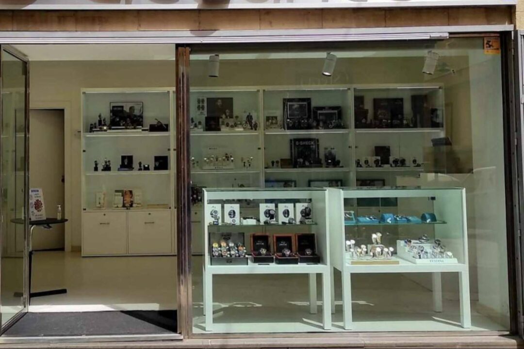 La tienda Elegance ofrece asesoramiento personalizado en relojería y joyería
