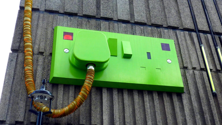 Qué ventajas tiene comprar suministros eléctricos online
