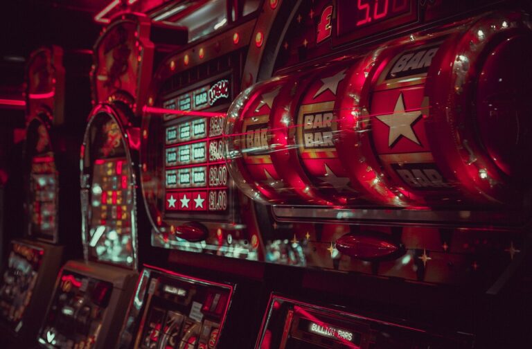 Cómo los casinos y casas de apuestas ilegales en España crecen a través de las redes sociales