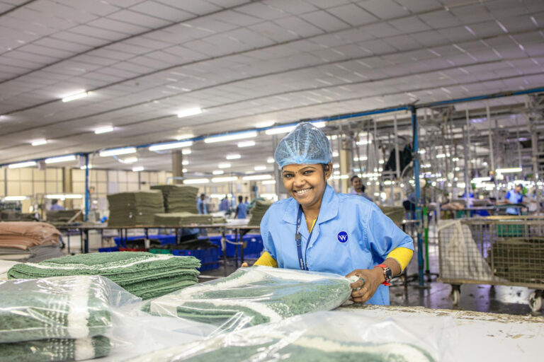 Ropa laboral que combina seguridad, comodidad y estilo: así es la tienda de ropa de trabajo líder en España