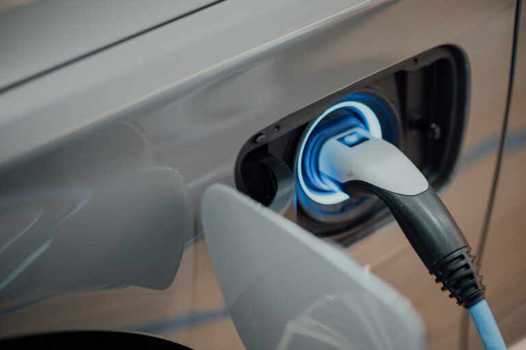Pasos a seguir para instalar un punto de recarga de vehículos eléctricos en un domicilio particular
