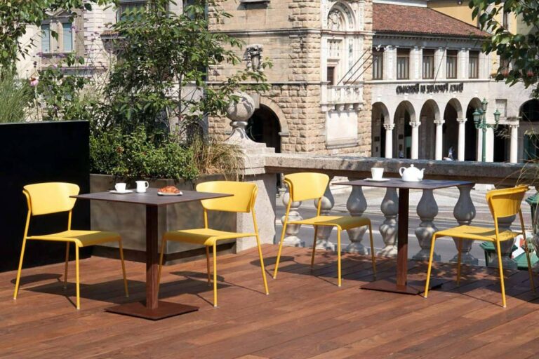 Nuevas sillas de hostelería de OfficeDeco combinan diseño y resistencia para espacios al aire libre