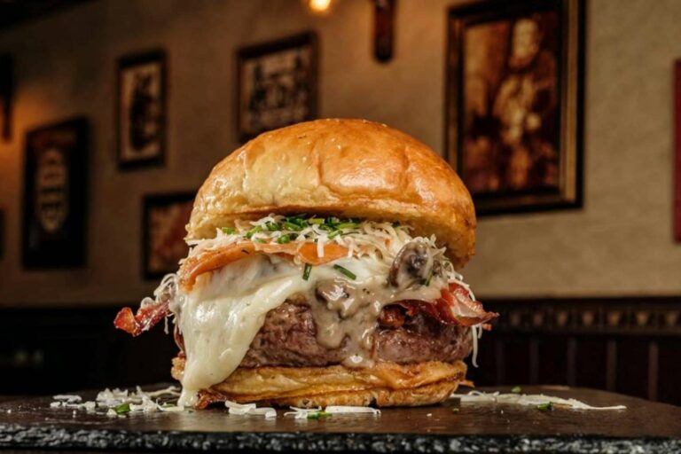 Empieza la competición más sabrosa; las hamburguesas se enfrentan cara a cara en Burger Showdown 2025