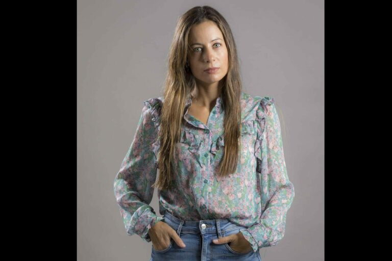 La adicción al scroll  y sus efectos sobre la salud mental, en el foco de Anna Gil Psicología
