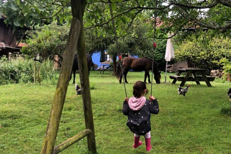 El Ecomuséu Ca l’Asturcón ofrece actividades de ecoagroturismo; manejo natural de asturcones y talleres artesanales