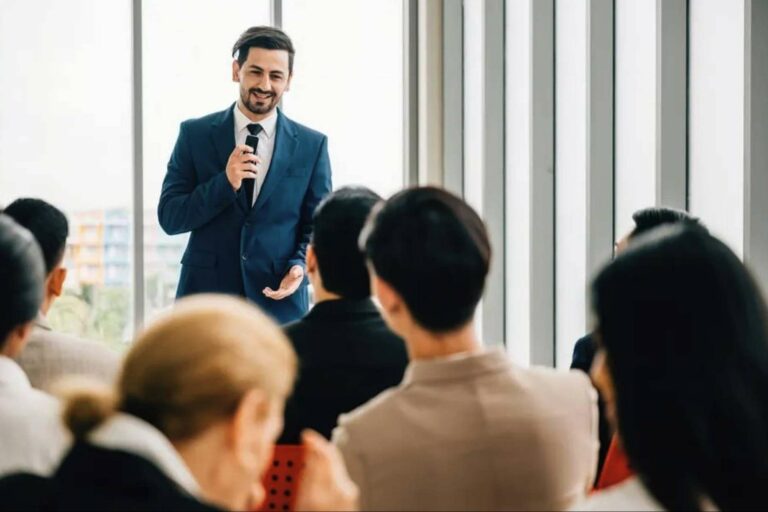 Smart Speakers; contrata al mejor conferencista para tu evento en México