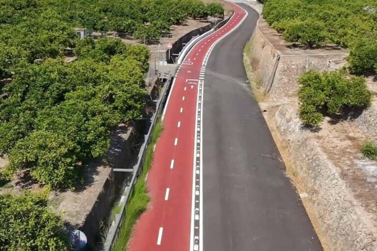 El separador de carril bici fotoluminiscente de Abadecom Urban llega a Latinoamérica