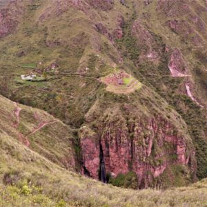Cocatambo Hotel invita a explorar la catarata de Perolniyoc desde Ollantaytambo