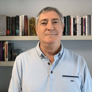 Suspense, esmeraldas y una maldición; Tomás Aspe López presenta su nueva novela ´Seis lágrimas verdes´