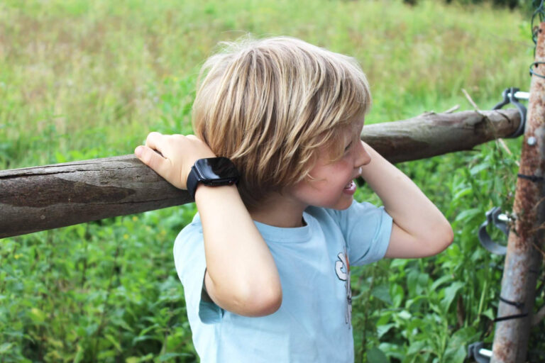Alternativa al móvil; SaveFamily impulsa smartwatches para niños, ideales para vacaciones seguras