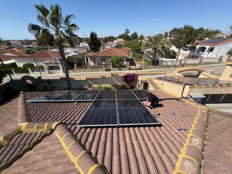 La Zenia impulsa la energía solar con un aumento en las instalaciones fotovoltaicas residenciales