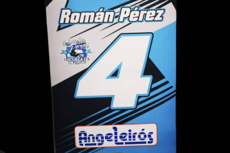 ADHESIVOSEMBARRADOS incorpora alfombras de moto personalizadas 100%