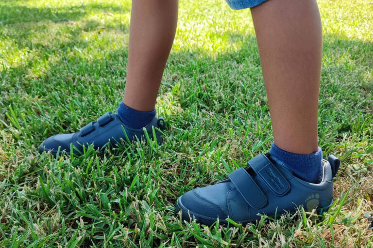 El calzado barefoot mejora el desarrollo cognitivo y motor en niños frente al uso de calzado convencional