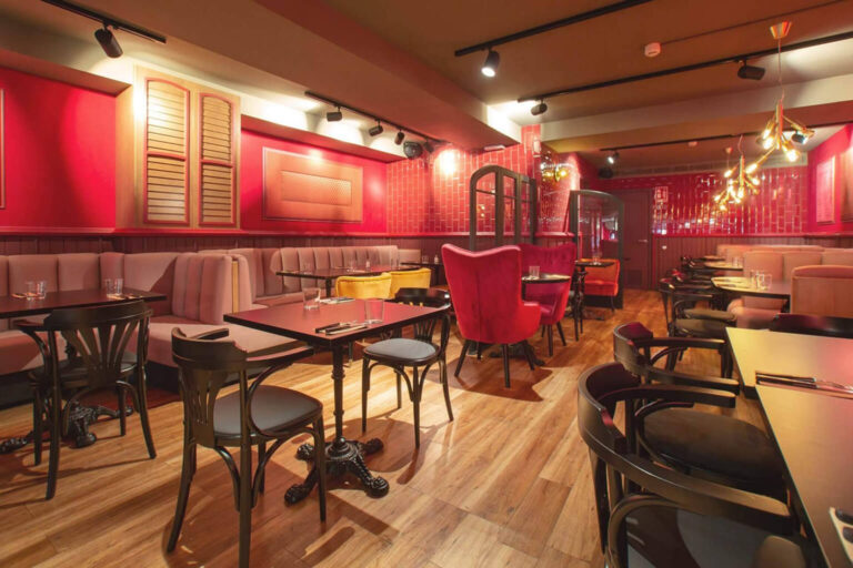 Interiorismo que comunica; así transforma INDAStudio los espacios gastronómicos de Barcelona