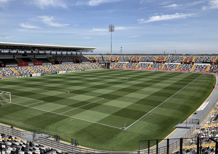 Desastre para el CD Badajoz en el arranque liguero: derrota sin jugar y posible sanción