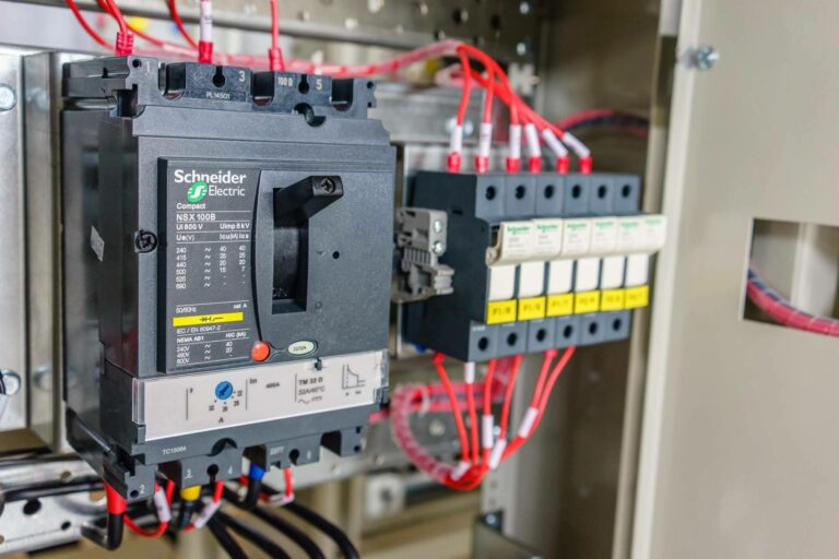 Cadenza Electric se posiciona como distribuidor líder de material eléctrico Schneider Electric con precios competitivos en internet