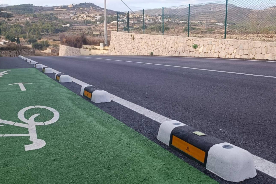 Sevilla, Cartagena y Alicante apuestan por el separador de carril bici fotoluminiscente de Abadecom Urban