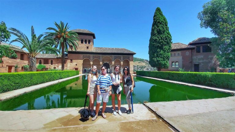 Granada y el valor oculto de las visitas guiadas; la inversión más inteligente al viajar