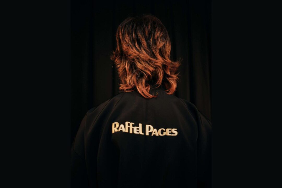 Cabellos Brunettes y uñas efecto Naked son las tendencias para otoño de Raffel Pages