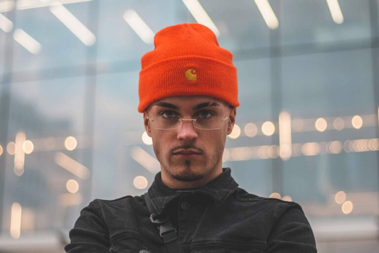 Daniel Manguez (Dasigner); el diseñador gráfico que marca la estética de la música urbana en España