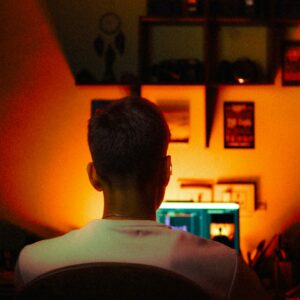 Un 30% de los menores en España accede a pornografía en internet