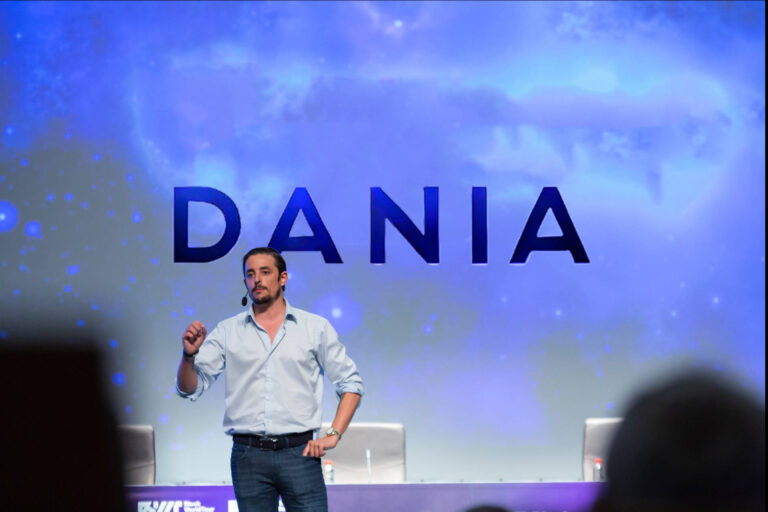DANIA lanza el ecosistema de IA líder para empresas hispanas que quieren vender más