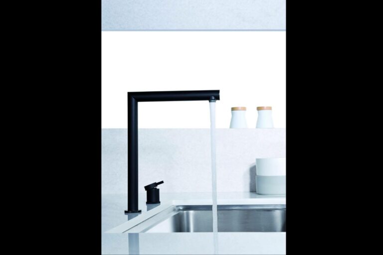 Imex Products presenta su solución de grifería escamoteable para fregadero frente a ventanas