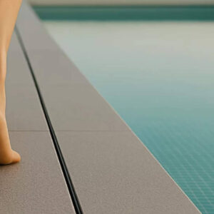 Canal de drenaje TECNOAGUA T-190, una solución invisible y funcional para zonas exteriores