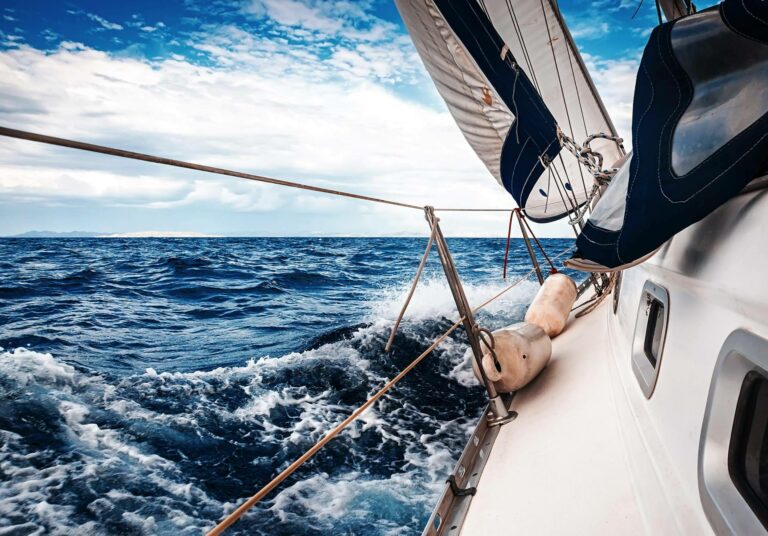 El Seguro de mi Barco ofrece coberturas especializadas para barcos, veleros, motos de agua y neumáticas