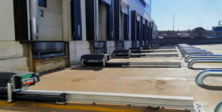 Sistemas de retención de camiones, el nuevo aliado de la seguridad logística en muelles de carga