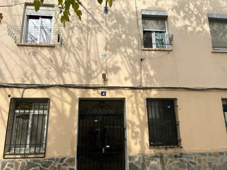 Cómo una empresa especializada en ocultar cables de fachada está cambiando el aspecto de los barrios