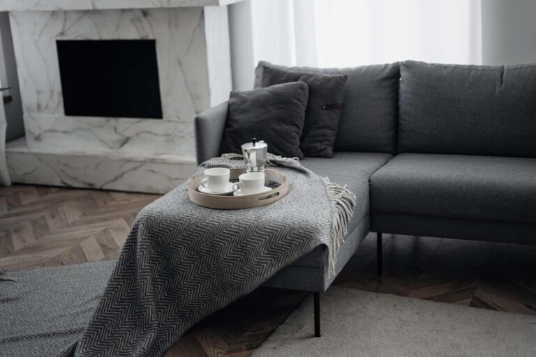 Cómo elegir el sofá perfecto para un salón según su tamaño, distribución y estilo decorativo